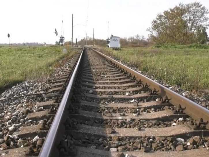 Na ilustračnej snímke koľaje.