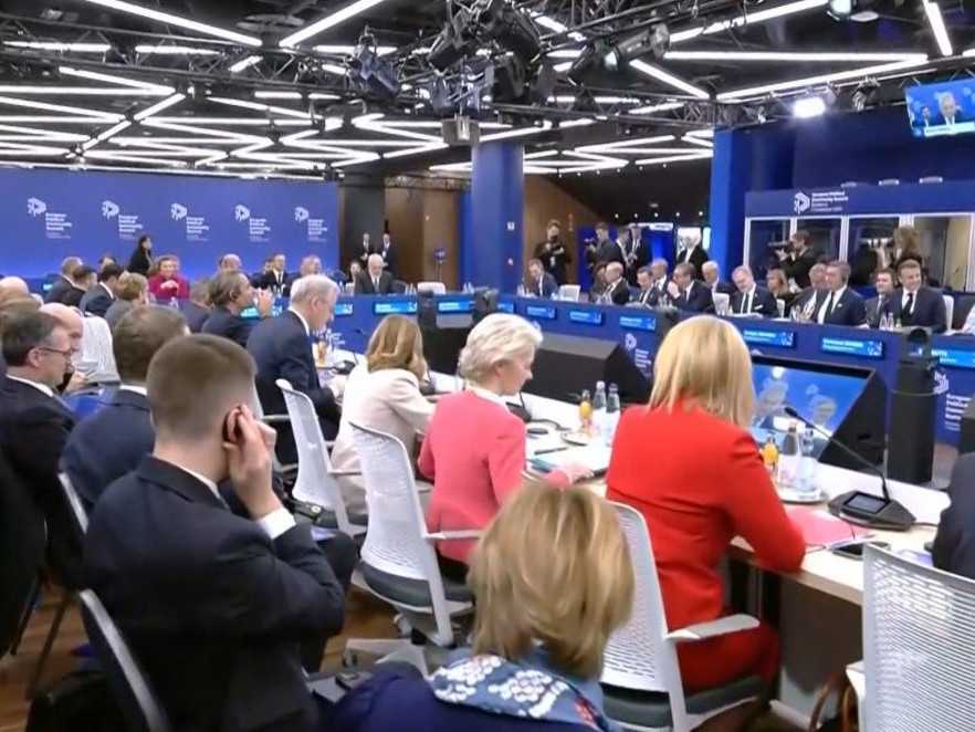 Snímka zo samitu Európskeho politického spoločenstva.