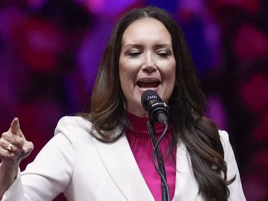 Na snímke Brooke Rollinsová.