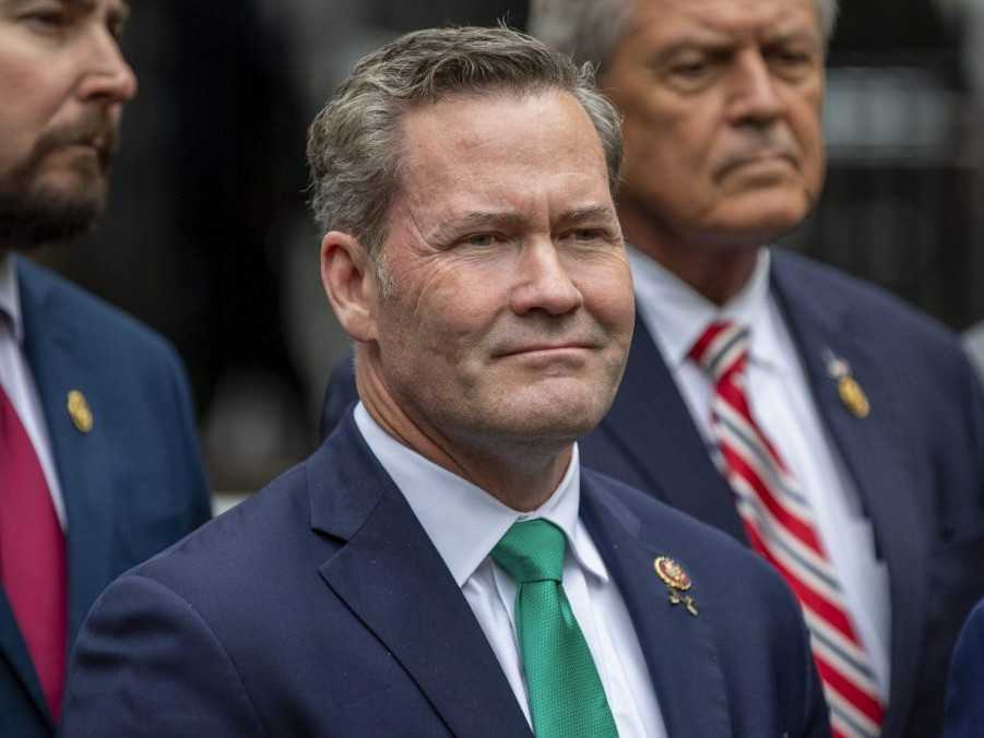 Na snímke republikán Mike Waltz.