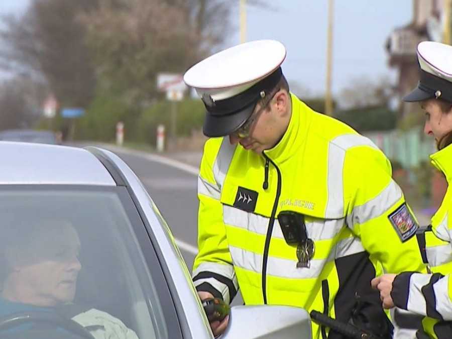 Tichý protest policajtov: Odborári sa chcú inšpirovať kolegami z Česka