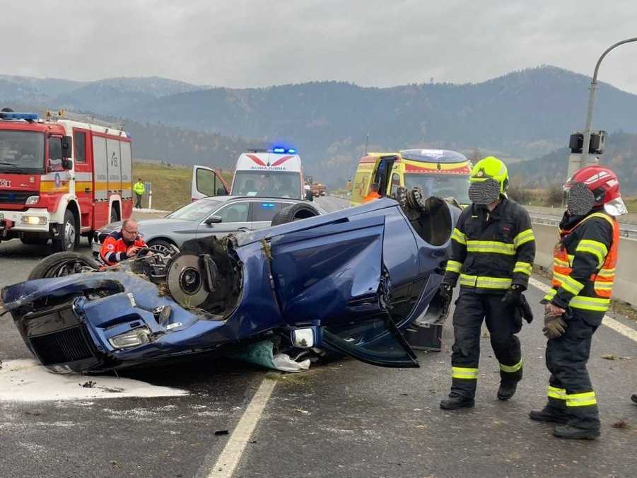 Nehoda na D1 za tunelom Branisko si vyžiadala jednu obeť. Polícia začala trestné stíhanie