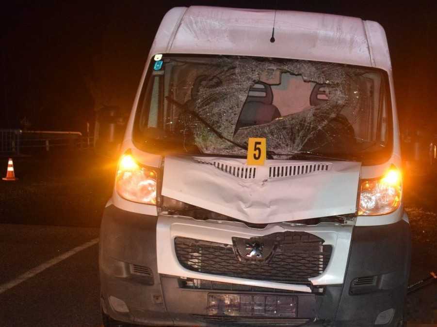 Na snímke miesto dopravnej nehody.