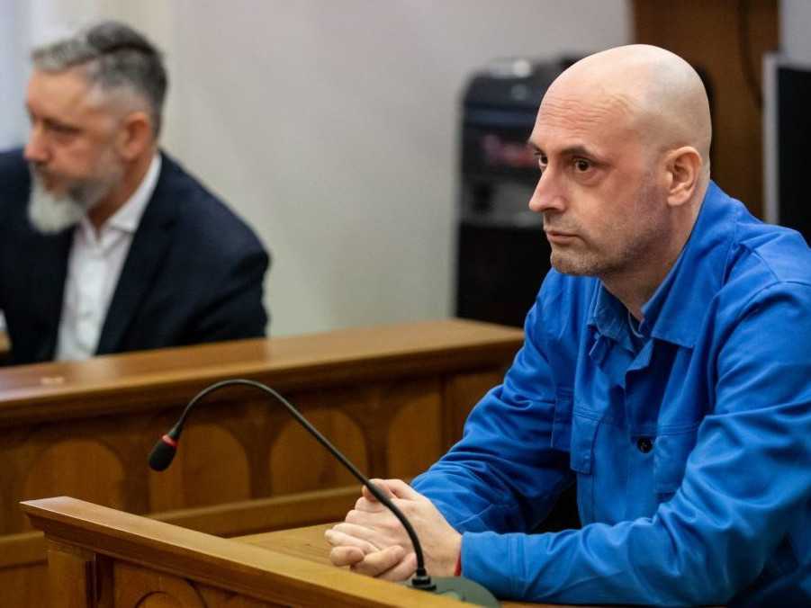 Na archívnej snímke zľava obžalovaný Róbert K. a svedok Michal V.