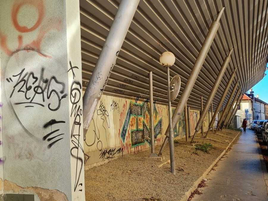 Na snímke miesto, kde vyčíňajú sprejeri.