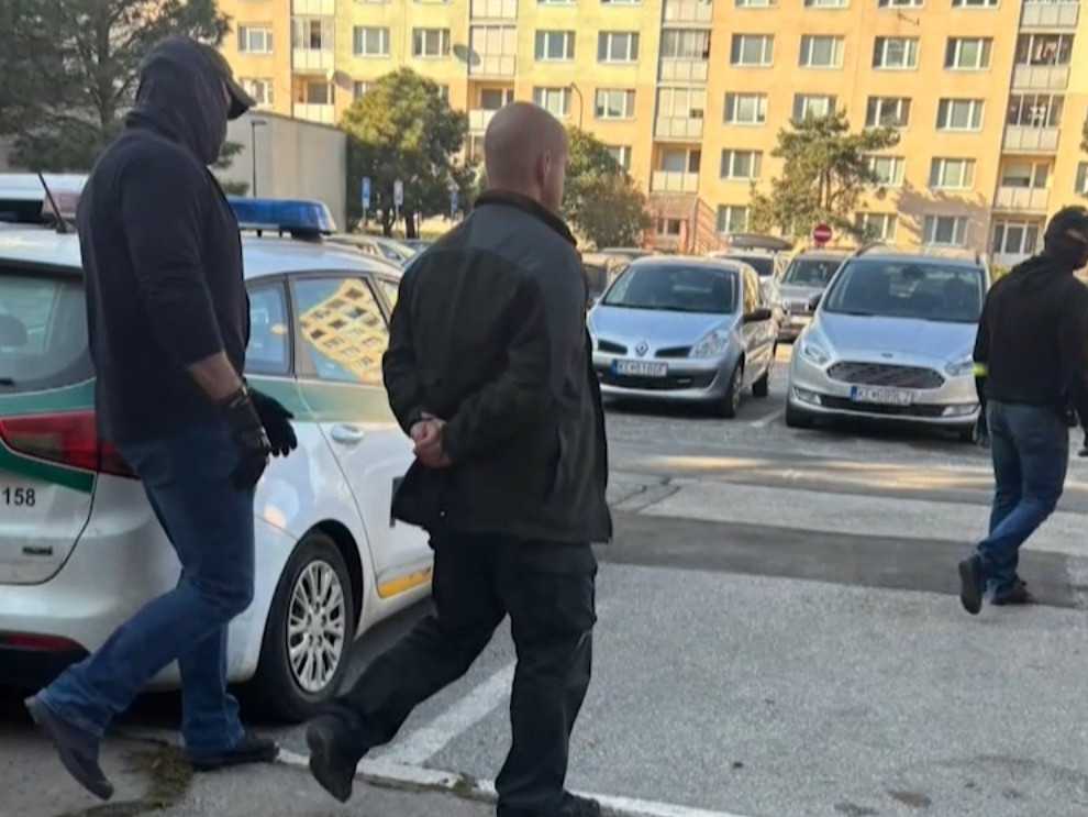 Policajt sa po skutku snažil ovplyvňovať vyšetrovanie.