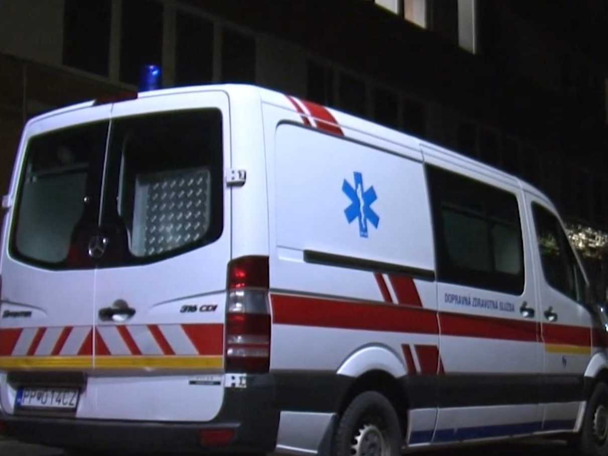 Pacientov v noci prevážajú do nemocnice v Spišskej Novej Vsi.