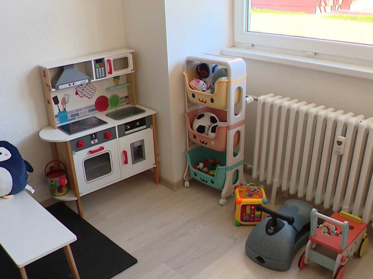 Organizácia úsmev ako dar vytvorila rodinám domov z priestorov bývalých kancelárií vo svojej centrále v Bratislave.