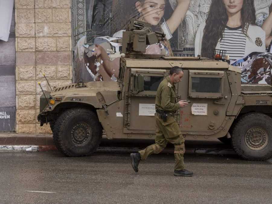 Izrael varuje vysídlených obyvateľov južného Libanonu, aby sa nevracali do svojich domovov