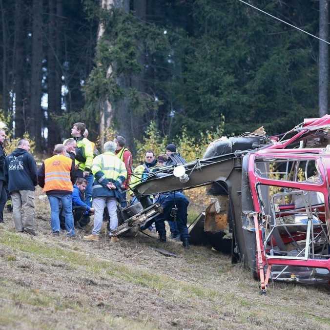 Chýbajúca brzda a hrdzavé lano: Vyšetrovanie odhalilo príčiny tragického pádu lanovky v Česku