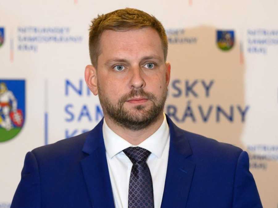 Na snímke minister zdravotníctva Kamil Šaško po stretnutí so zdravotníkmi Nitrianskeho kraja.