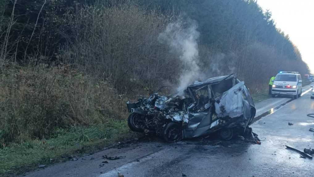 Vážna dopravná nehoda v Žiline si vyžiadala jednu obeť, vodička osobného auta po zrážke uhorela