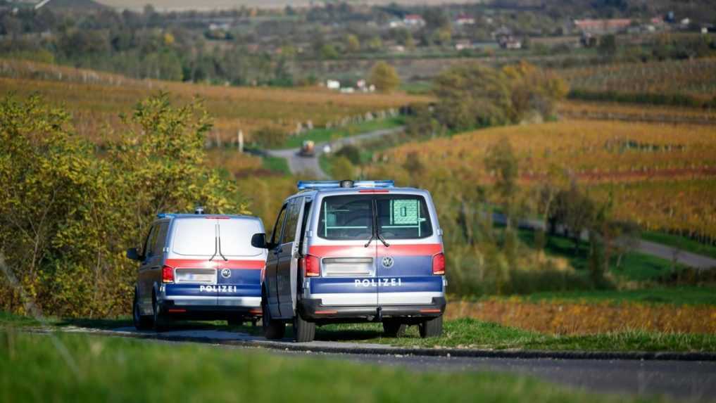 Rakúski policajti našli mŕtvolu muža, ktorý neďaleko českých hraníc zavraždil dvoch ľudí