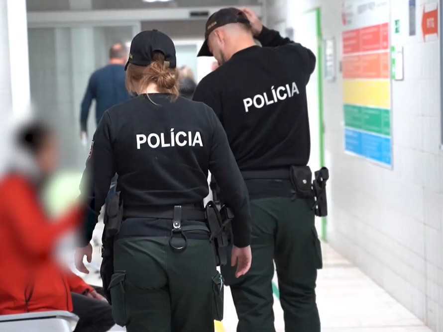 Polícia v trenčianskej nemocnici.