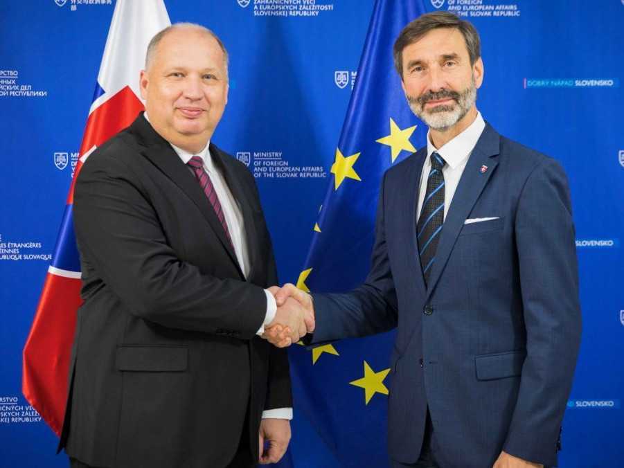 Na snímke zľava Peter Priputen a Juraj Blanár.