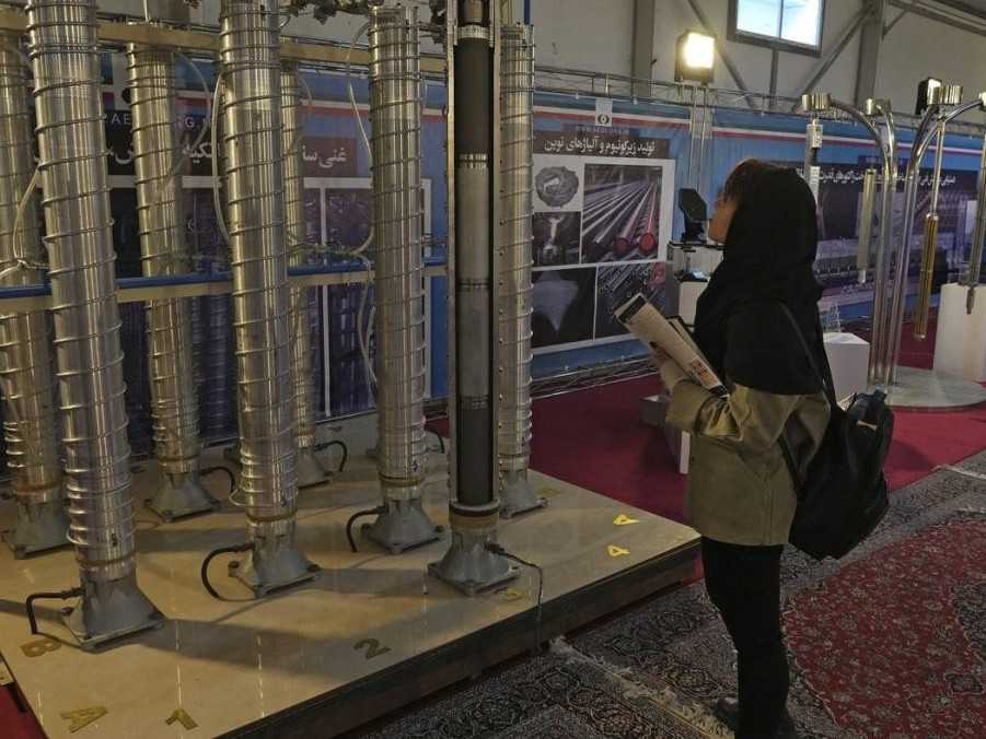 Centrifúgy Iránu na výstave jadrových úspechov krajiny.