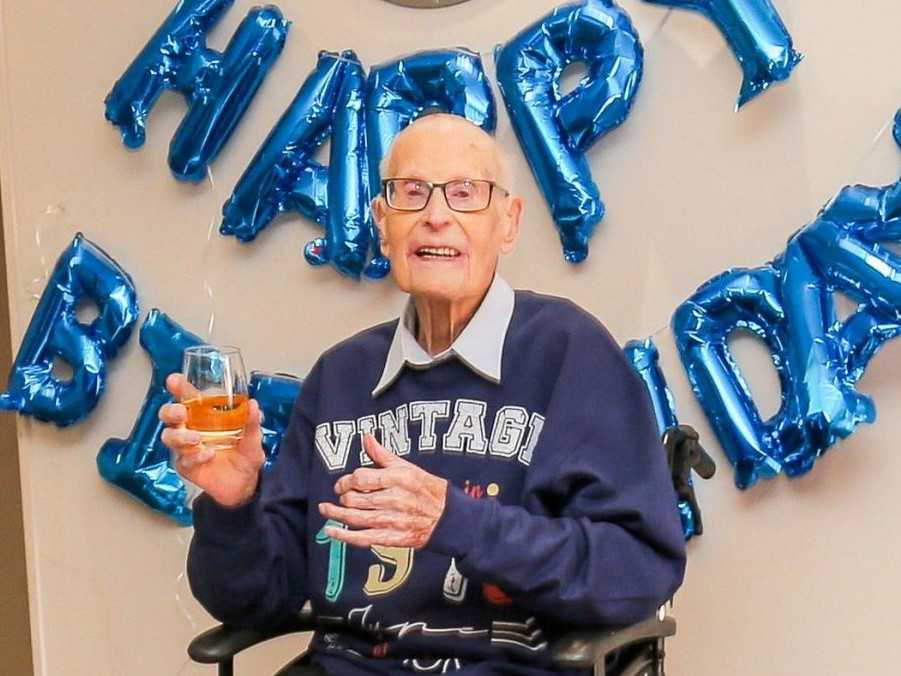 Na snímke John Tinniswood.