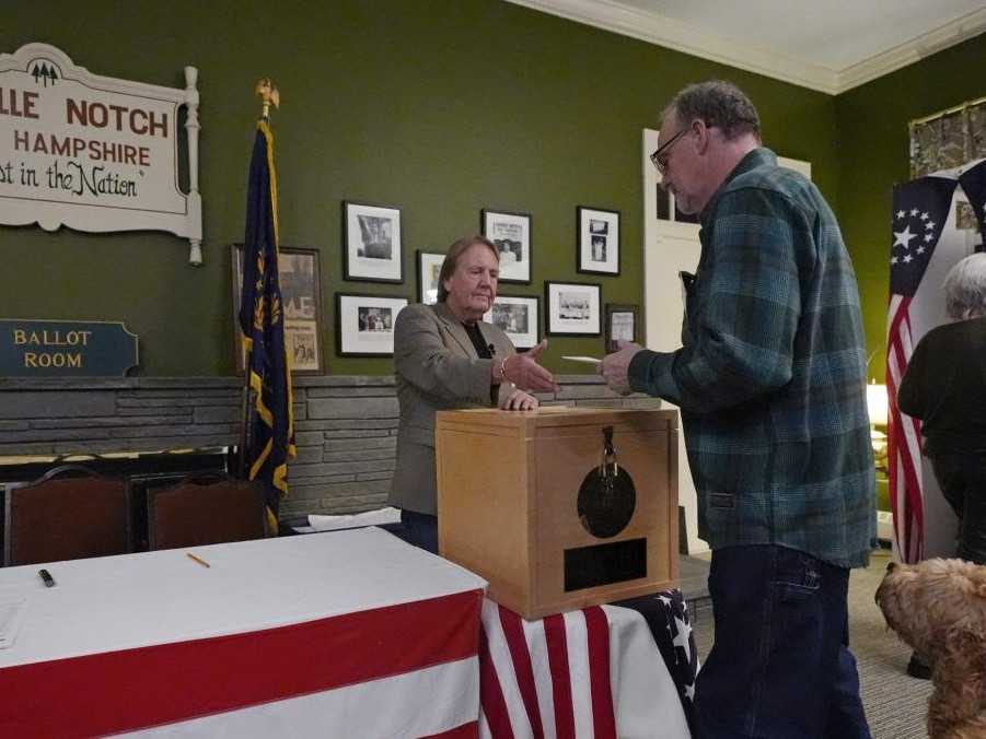 Na snímke volebná miestnosť v Dixville Notch.