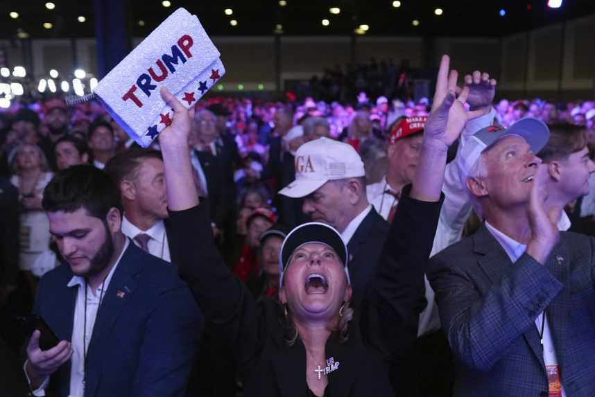 Na sn&iacute;mke priaznivci Donalda Trumpa.