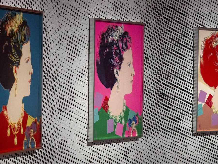 Na snímke sieťotlače podobné tým, ktoré ukradli z galérie.