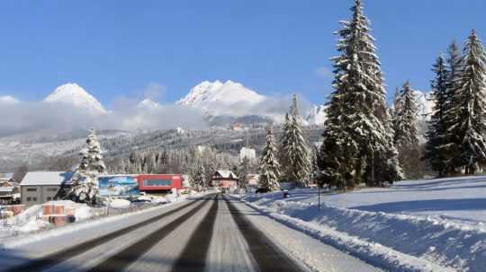 Ilustračná snímka - zasnežené Vysoké Tatry.