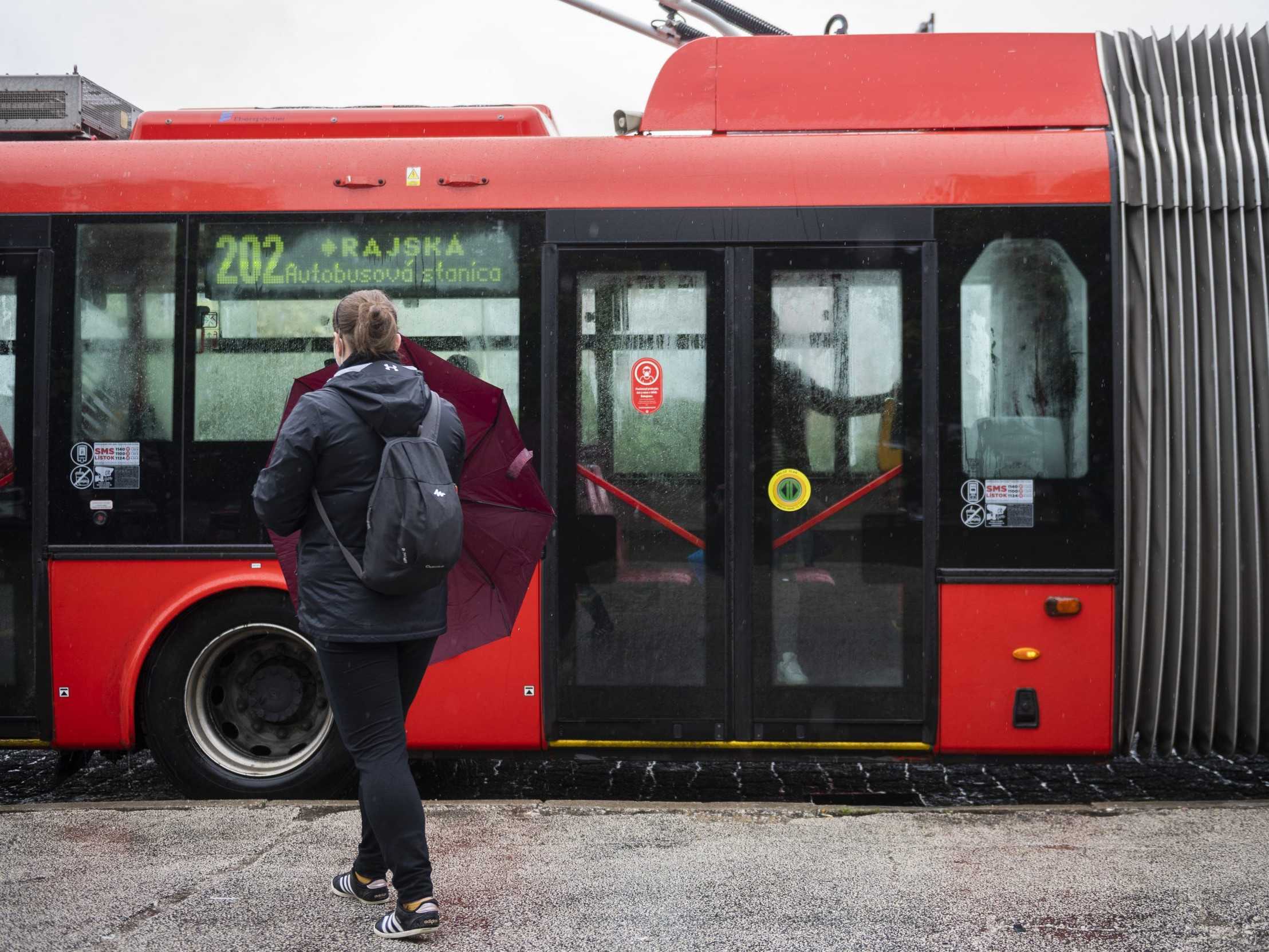 Ceny lístkov v bratislavskej MHD stúpnu.