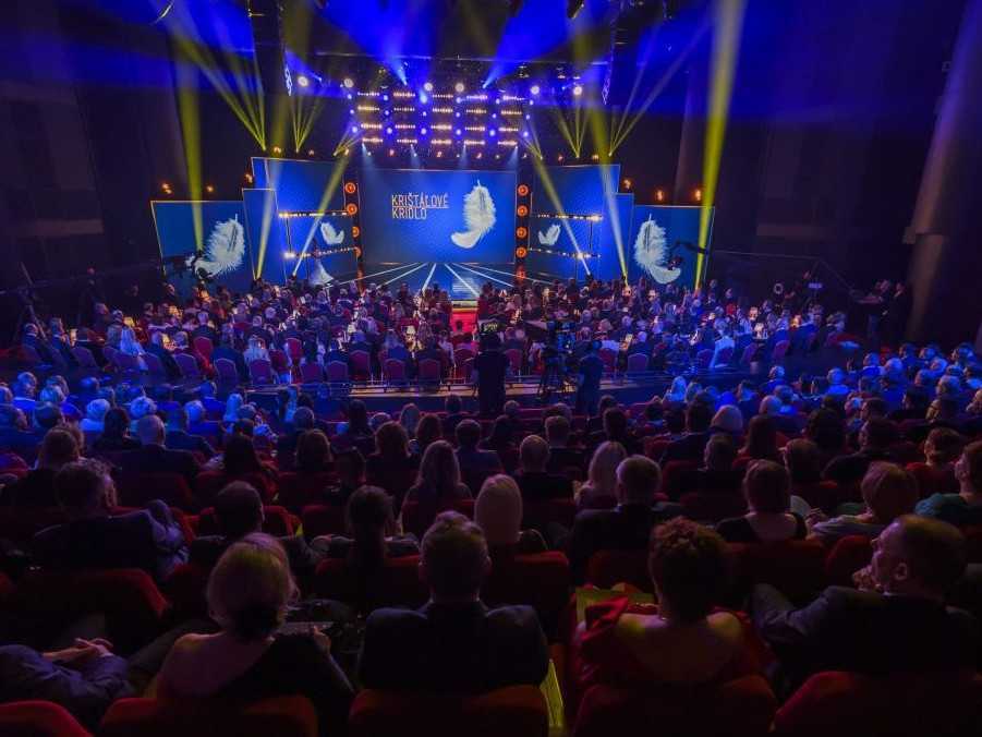 Na snímke odovzdávanie cien Krištáľové krídlo.