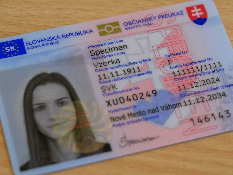 Ministerstvo vnútra predstavilo nové občianske preukazy. Takto budú vyzerať