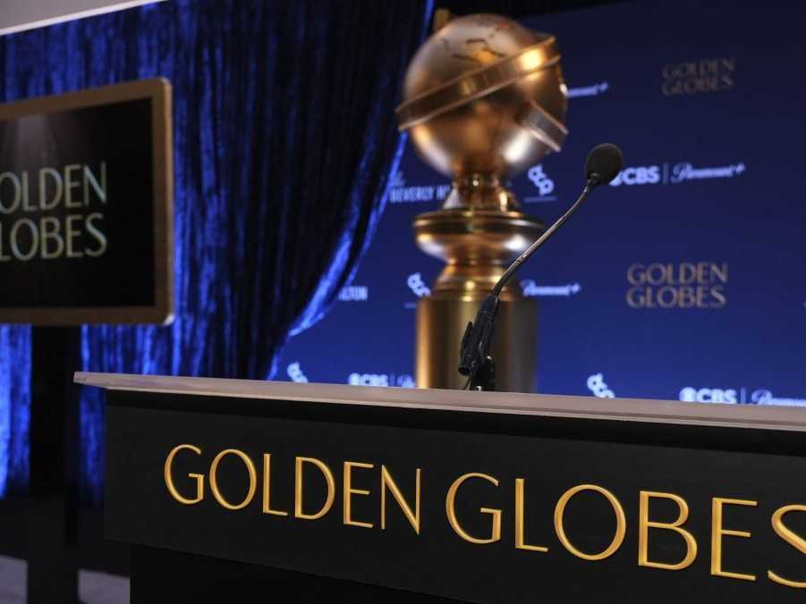 Pódium a replika Zlatého glóbusu.