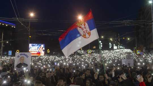 Desaťtisíce ľudí protestovali v Belehrade proti vláde