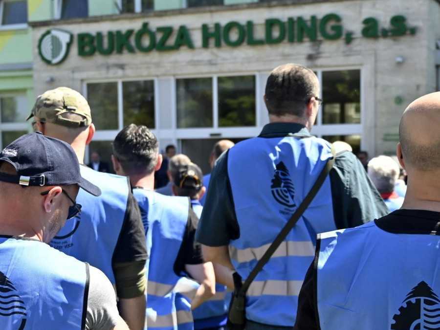 Archívna snímka z protestu zamestnancov spoločnosti Bukóza Holding, a.s.