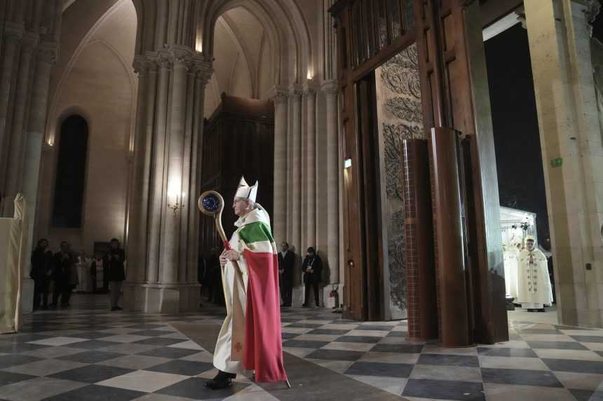 FOTO: V Paríži opäť otvorili slávnu katedrálu Notre-Dame. Nechýbali davy ľudí a politické špičky