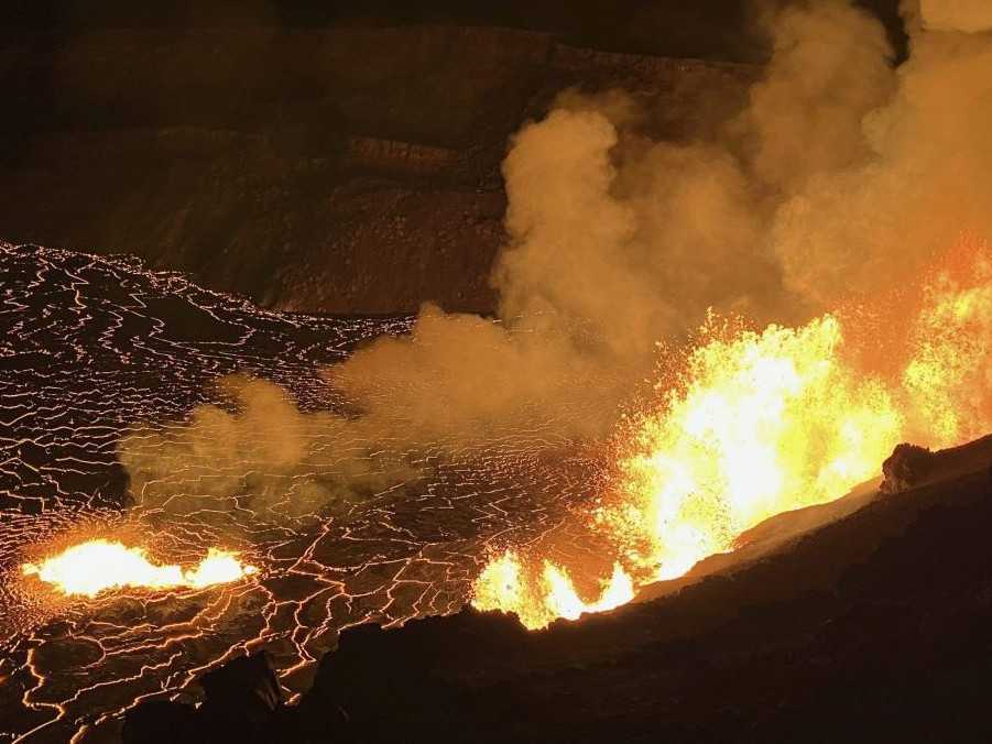 Sopka Kilauea na Havaji sa opäť prebudila k životu. Vyvrhuje lávu do výšky niekoľkých desiatok metrov