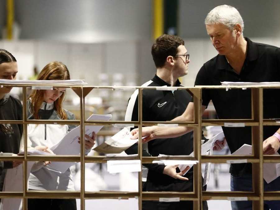 Na snímke voľby v Írsku.