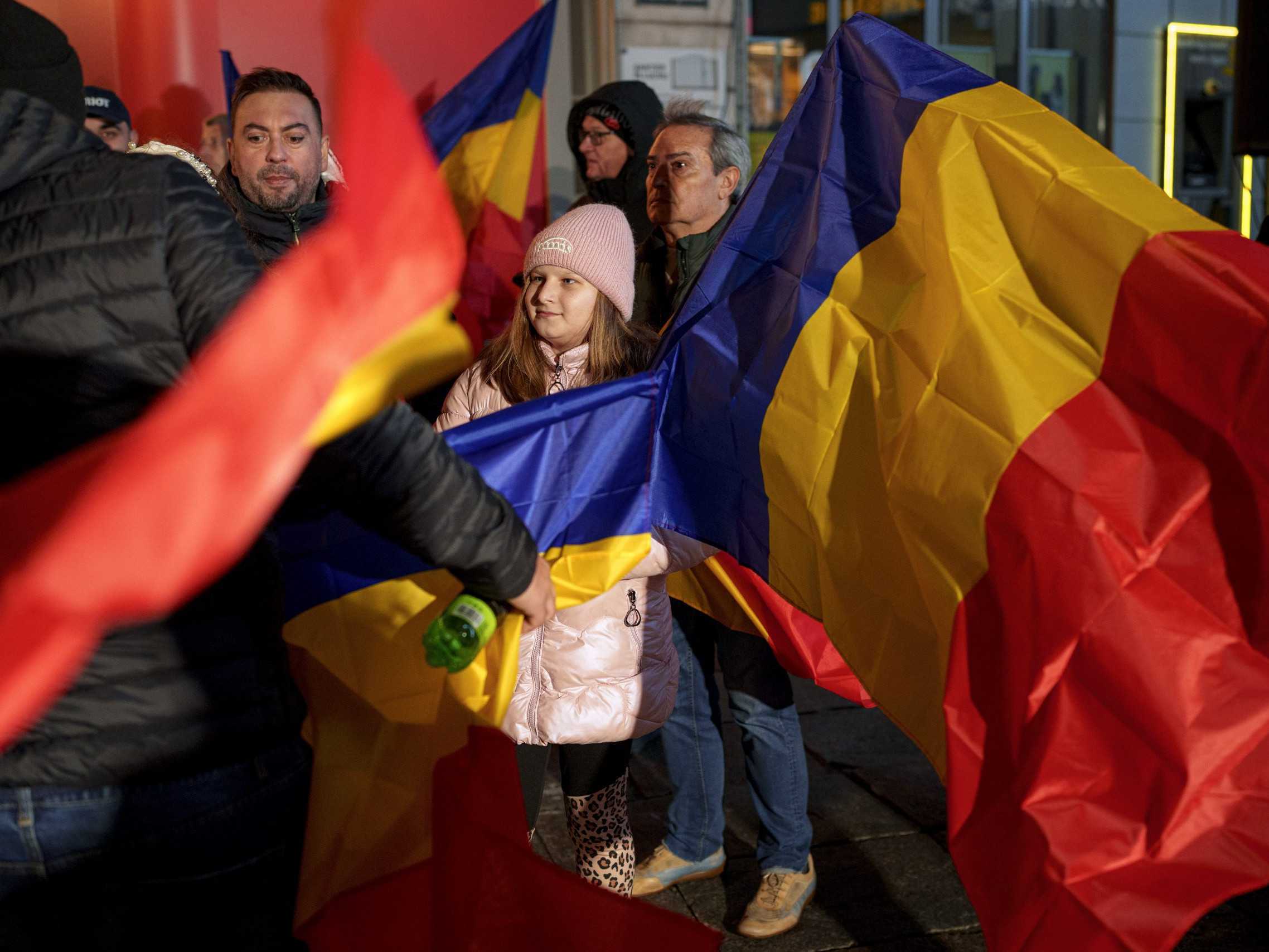 Voliči si hlavu štátu zvolia v druhom kole v nedeľu 8. decembra.