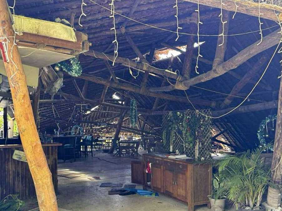 Na snímke škody, ktoré spôsobilo zemetrasenie 17. decembra.