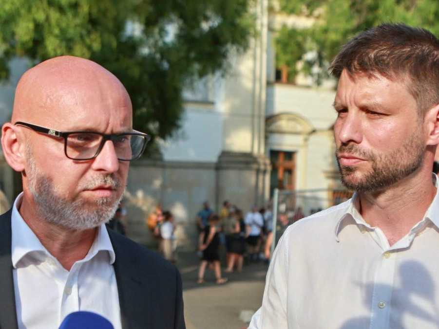 Archívna snímka: Zľava predseda SaS Branislav Gröhling a predseda PS Michal Šimečka.