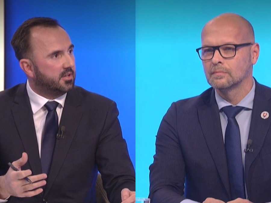 Na snímke zľava Štefan Kišš (PS) a Daniel Karas (Smer-SD).