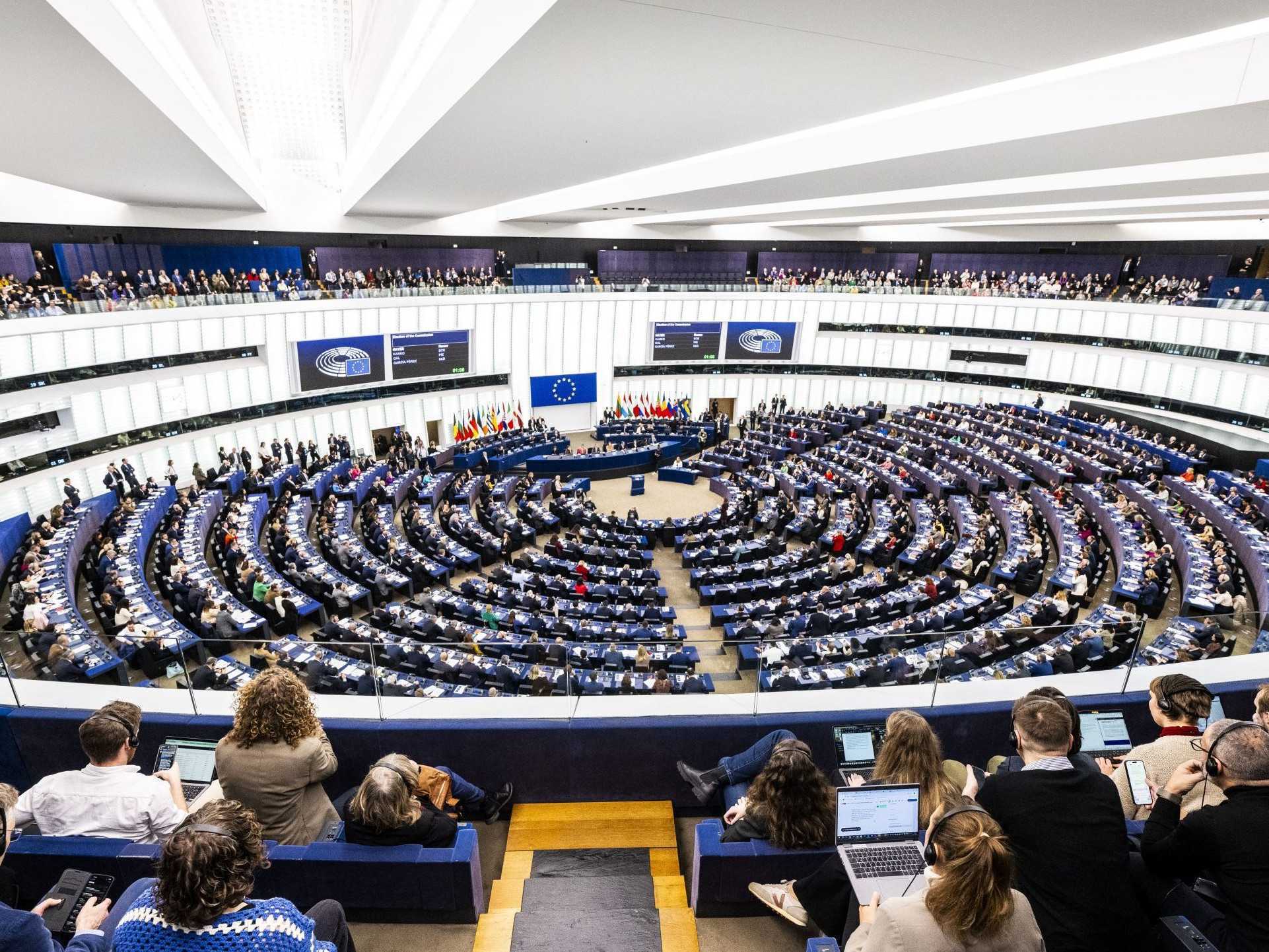 Na ilustračnej snímke rokovacia sála Európskaho parlamentu.