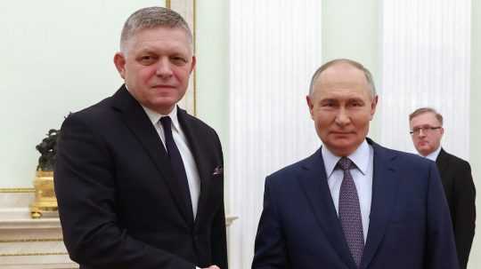 Na snímke Robert Fico na stretnutí s Vladimirom Putinom.