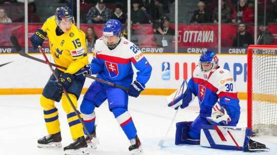 Favorita nezaskočili: Slováci vstupujú do juniorského šampionátu jednoznačnou prehrou so Švédskom