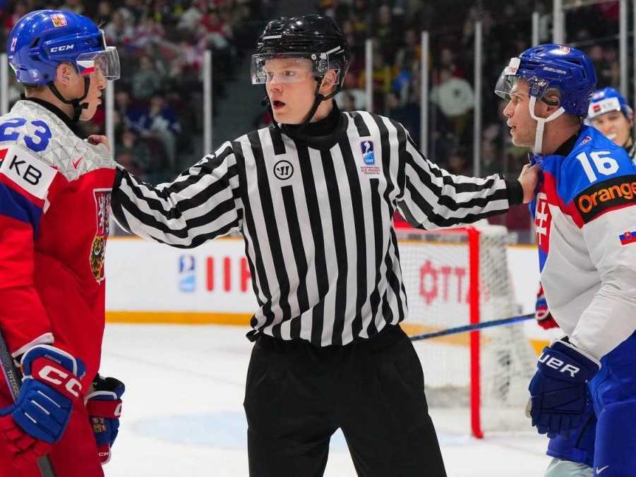 Zopár svetlých momentov nestačilo: Slováci na MSJ podľahli dominujúcim Čechom, Šatan nedohral zápas po tvrdom zákroku