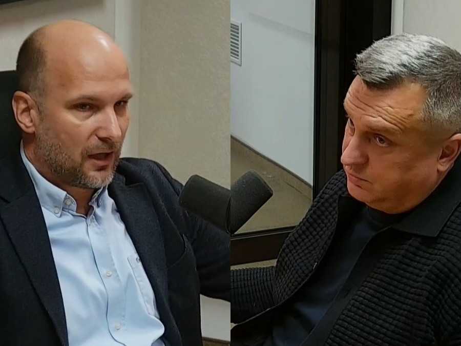 Zľava Gábor Grendel (hnutie Slovensko) a Andrej Danko (SNS) v štúdiu relácie Sobotné dialógy.