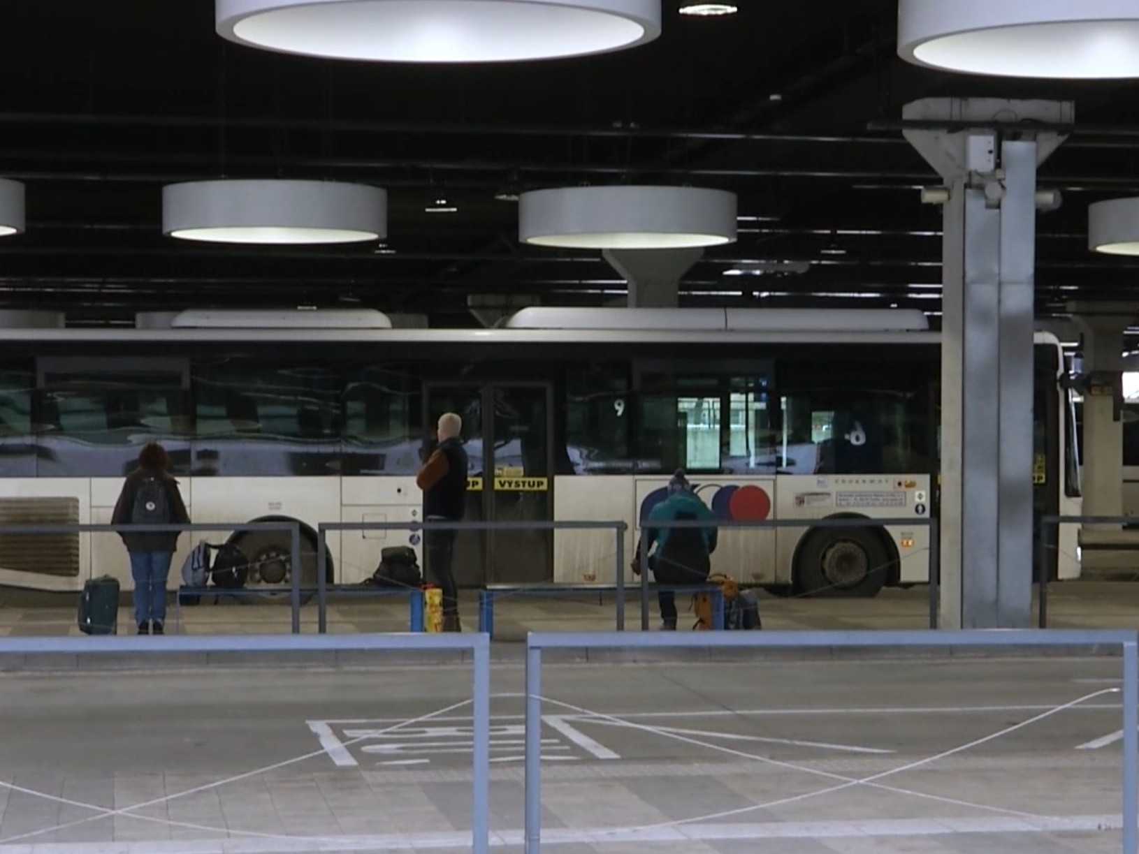 Nové cestovné poriadky platia aj v autobusoch.