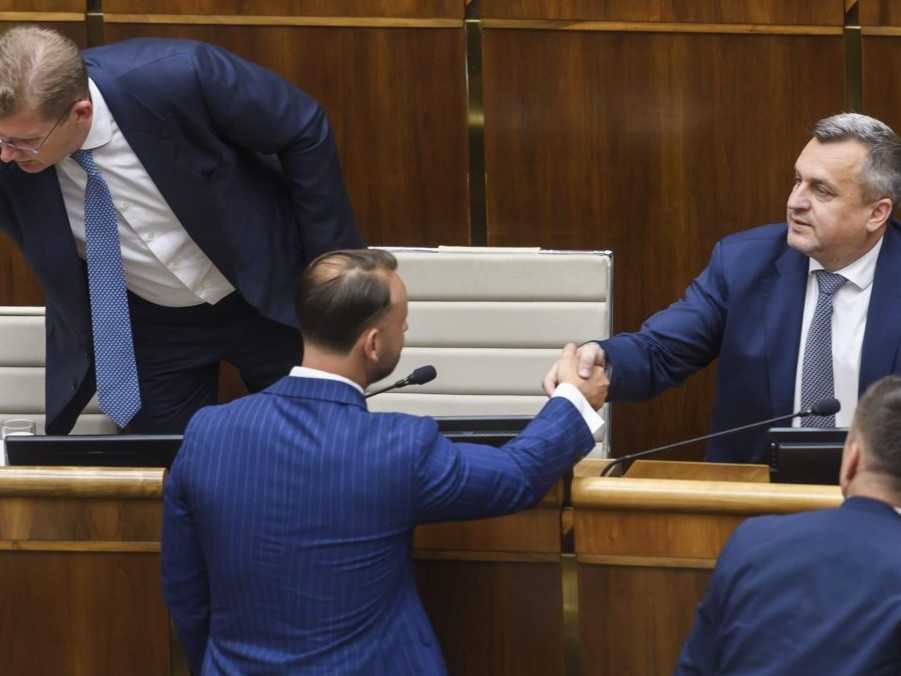 Na archívnej snímke - zľava Peter Žiga, Matúš Šutaj Eštok a Andrej Danko.