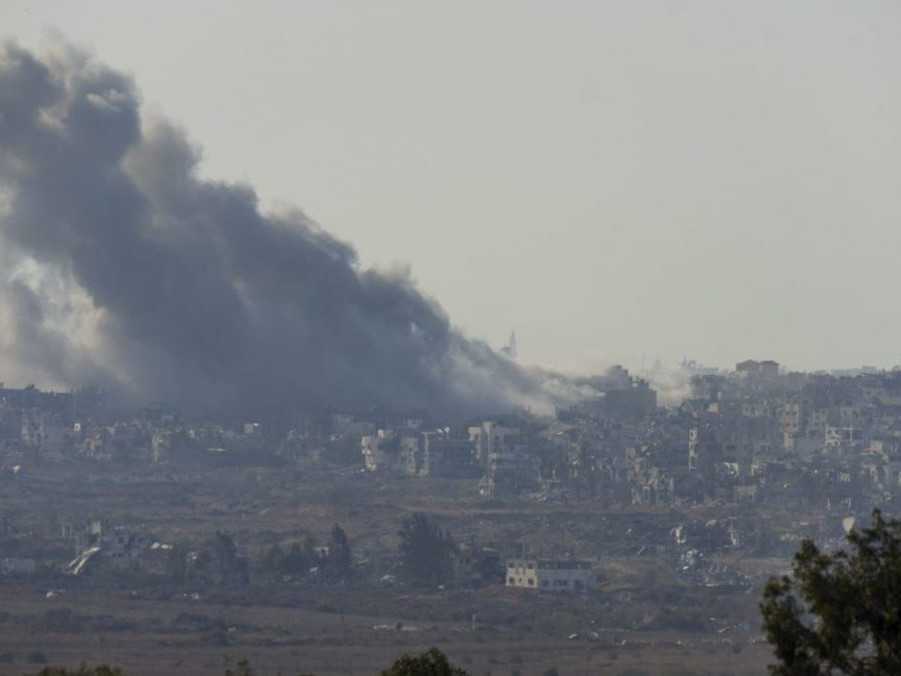 Na ilustračnej snímke stúpajúci dym po Izraelských útokoch.