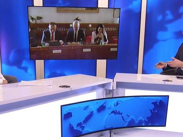 Na snímke Jana Ježíková v relácii Komentáre dňa.