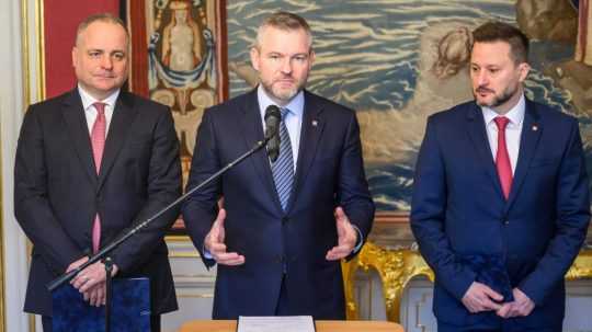 Na snímke zľava predseda BSK Juraj Droba, prezident SR Peter Pellegrini a primátor Bratislavy Matúš Vallo.