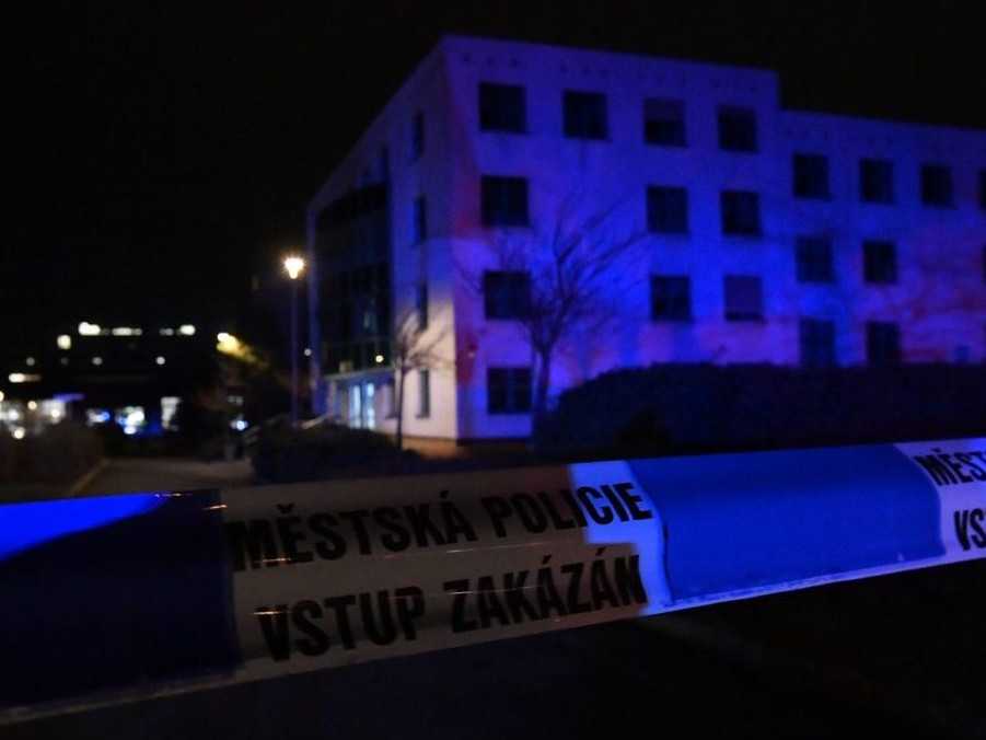 Na snímke zásah policajtov na univerzite v Plzni.