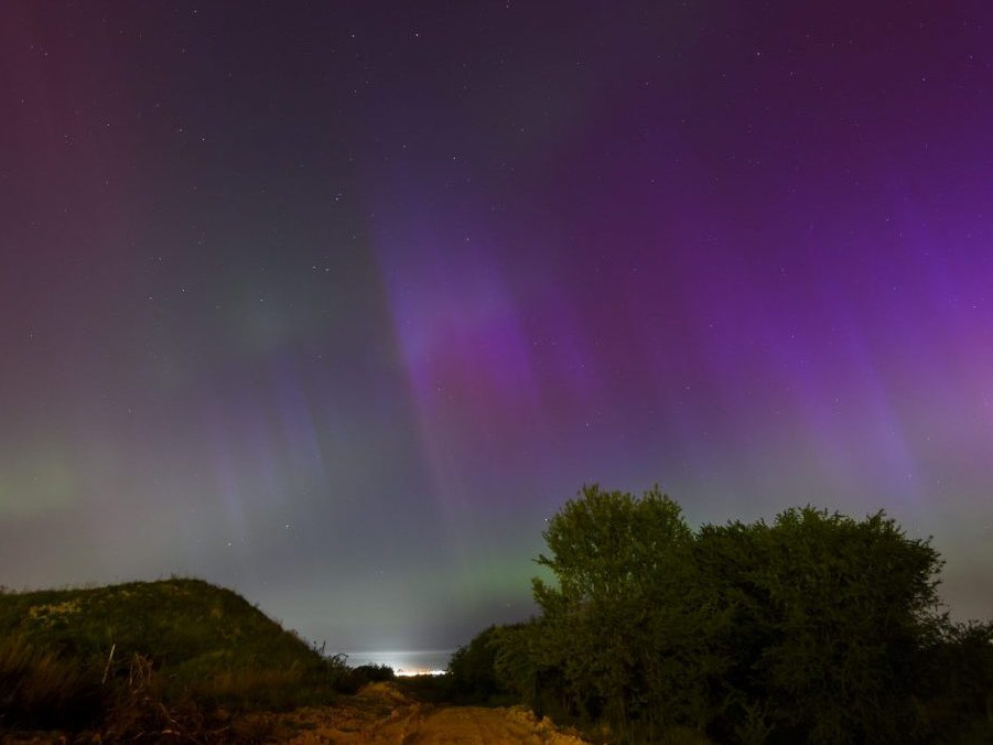 Na ilustračnej snímke polárna žiara.